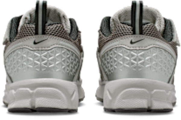 (JR) 나이키 보메로 5 컬리지 그레이/케이브 스톤/메탈릭 실버/블랙 HF6999-010 Details for (JR) 나이키 보메로 5 컬리지 그레이/케이브 스톤/메탈릭 실버/블랙 HF6999-010