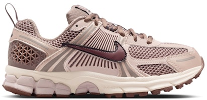 (Youth) Nike Vomero 5 Taupe Haze Silt Red Tattoo HF6998-200 (Youth) Nike Vomero 5 Taupe Haze Silt Red Tattoo HF6998-200