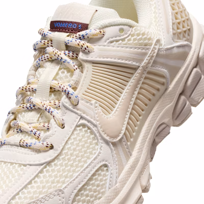 (JR) 나이키 줌 보메로 5 소프트 펄/버건디 크러시/코멧 블루/라이트 오어우드 브라운 IB5853-002 Sizing (JR) 나이키 줌 보메로 5 소프트 펄/버건디 크러시/코멧 블루/라이트 오어우드 브라운 IB5853-002