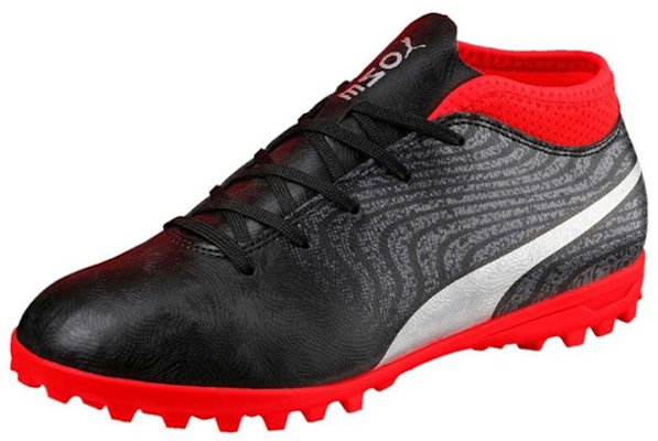大童Puma One 18.4 TT人造草地足球鞋 黑紅 Lookbook 大童Puma One 18.4 TT人造草地足球鞋 黑紅