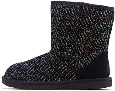 (JR) UGG Classic II Boot 'Jahitan Grafik - Hitam' 1112383K-BLK Buy (JR) UGG Classic II Boot 'Jahitan Grafik - Hitam' 1112383K-BLK