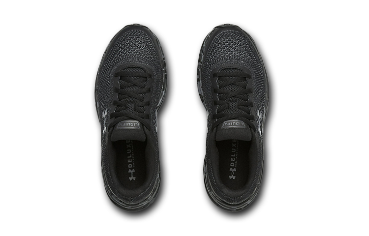 Shop (JR) Under Armour Liquify 印花“黑色”鞋 3023677-001