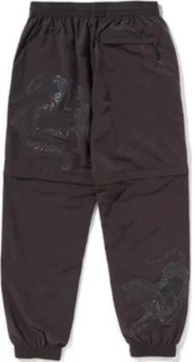 베이프 FW24 로고 프린트 엘라스틱 웨이스트 캐주얼 팬츠 다크 그레이. 1K70-152-002 Lookbook 베이프 FW24 로고 프린트 엘라스틱 웨이스트 캐주얼 팬츠 다크 그레이. 1K70-152-002