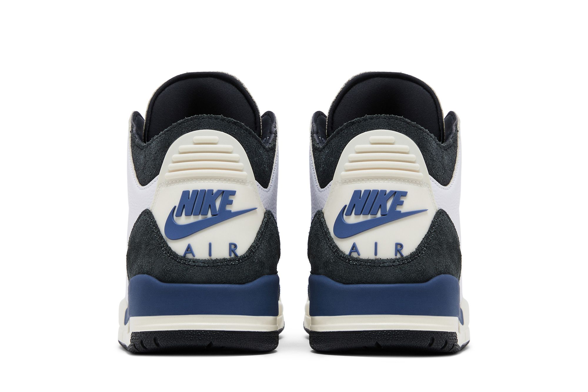 Sizing A Ma Maniére x Air Jordan 3 复古 OG SP '风化蓝' HV8571-100
