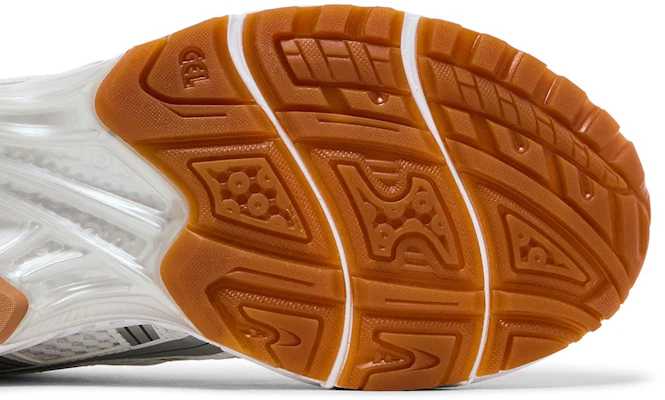 ASICS Gel-Kayano 14 A.P.C. Putih Perak Murni 1203A727-100 Details for ASICS Gel-Kayano 14 A.P.C. Putih Perak Murni 1203A727-100