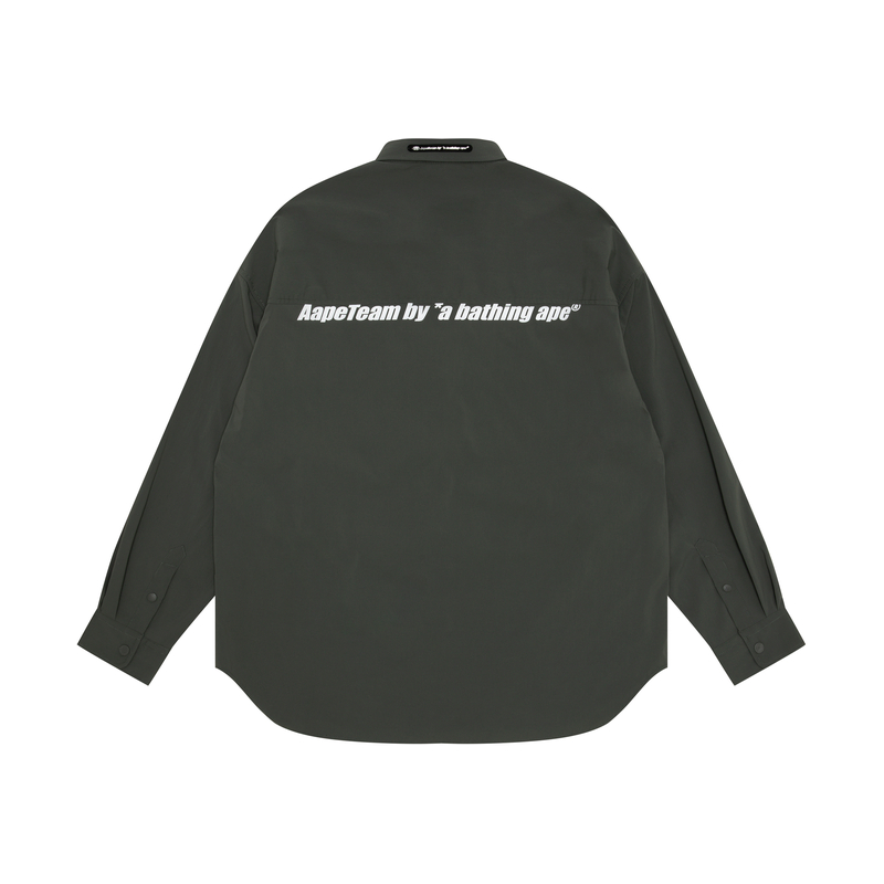 Lookbook 아페 레터 프린트와 작은 로고 캐주얼 긴팔 셔츠. AAPSTM8441XXK