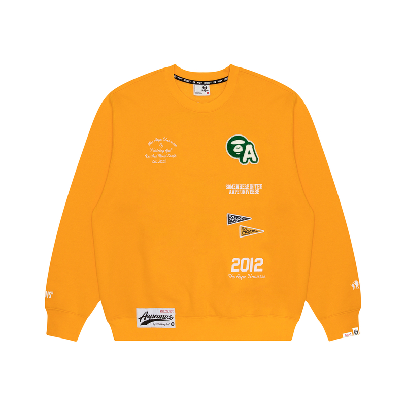 Shop 에이프 로고 자수 패치 디자인 크루넥 스웻셔츠. AAPSWMA353XXL