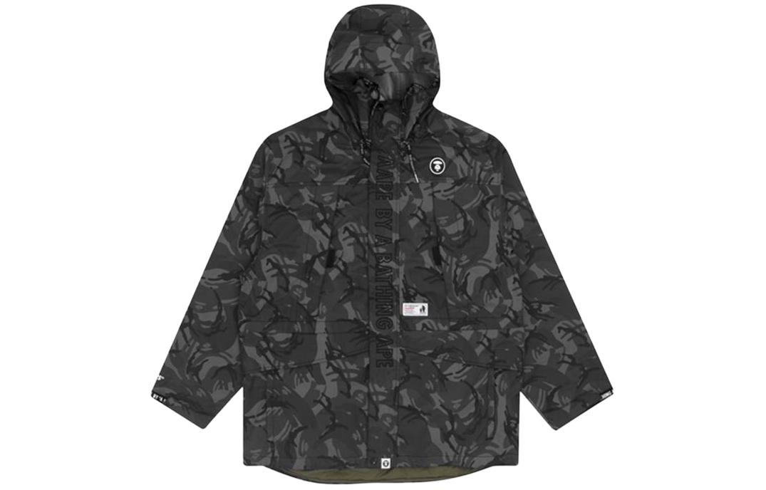 Lookbook AAPE 남성용 에이프 페이스 배지 레터 프린트 카모 후드 자켓. AAPJKM7390XXF