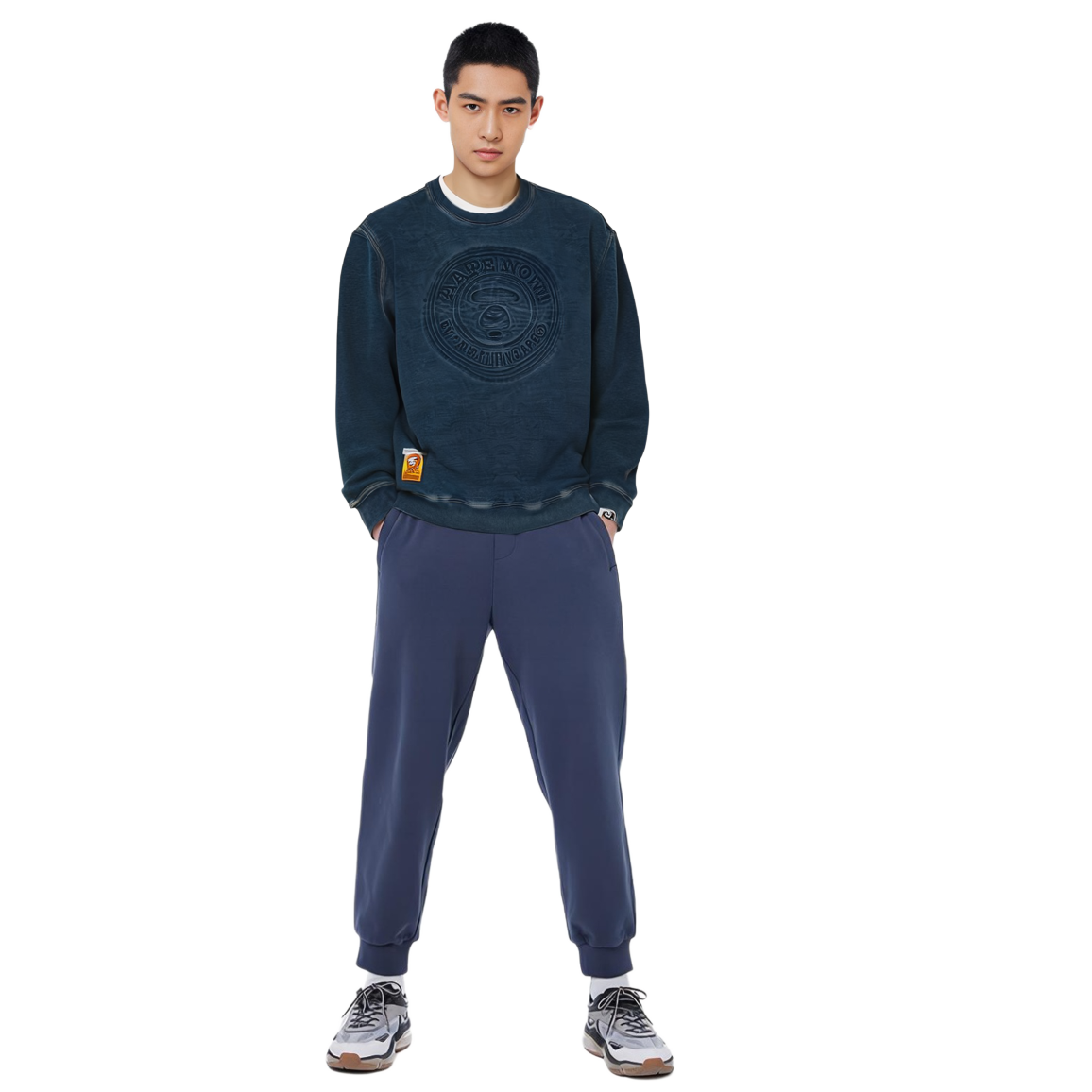 Shop 아페 크루넥 루즈핏 블루 스웨트셔츠 캐주얼웨어. AAPSWMA357XXL