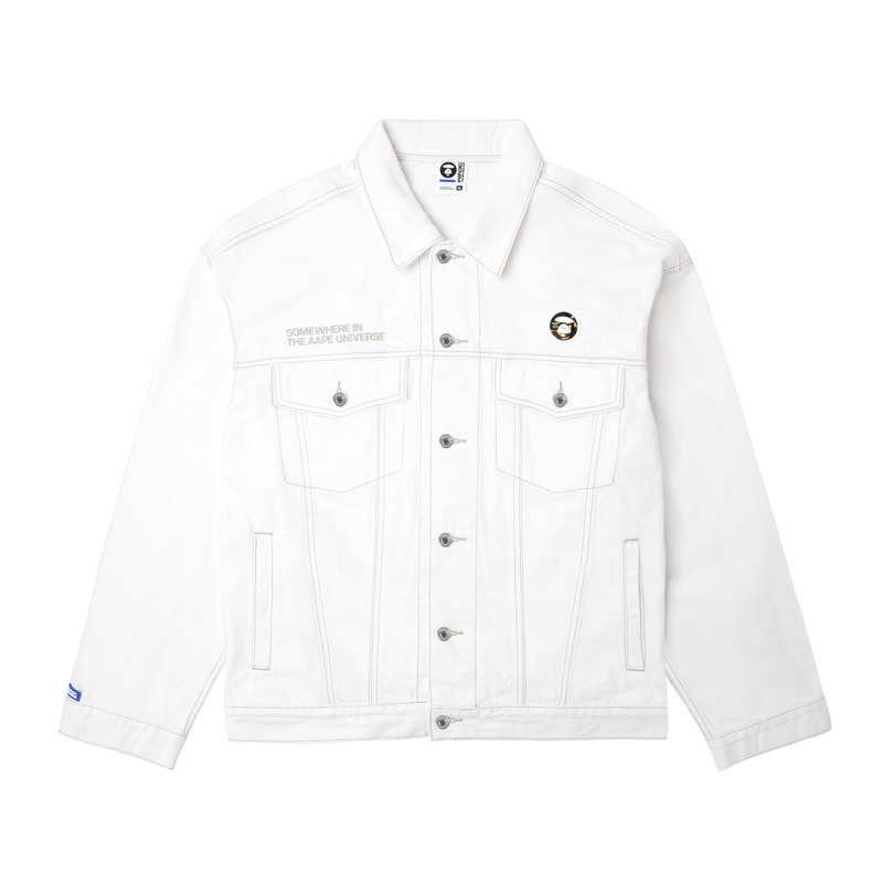 Shop Aape 2023秋冬白色牛仔夹克 猿人标志 字母印花 可拆卸帽子 AAPLJM7602XAL