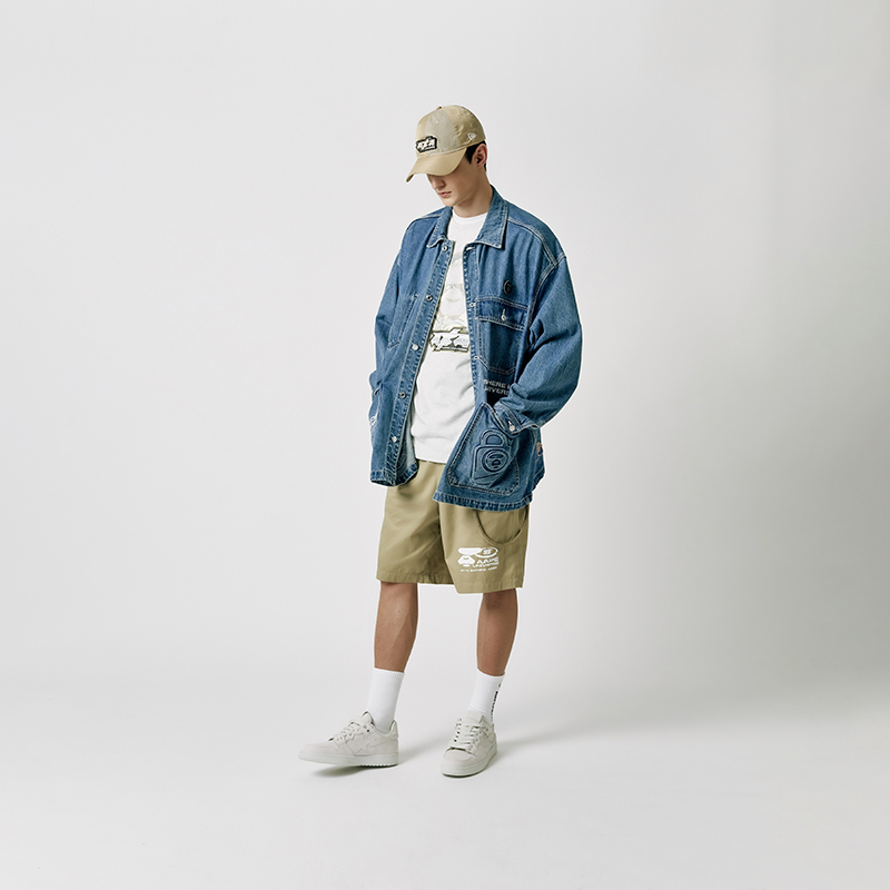 Shop Aape SS22 Jaket Denim Biru dengan Bordir Logo dan Banyak Kantong. AAPLJM7506XXI