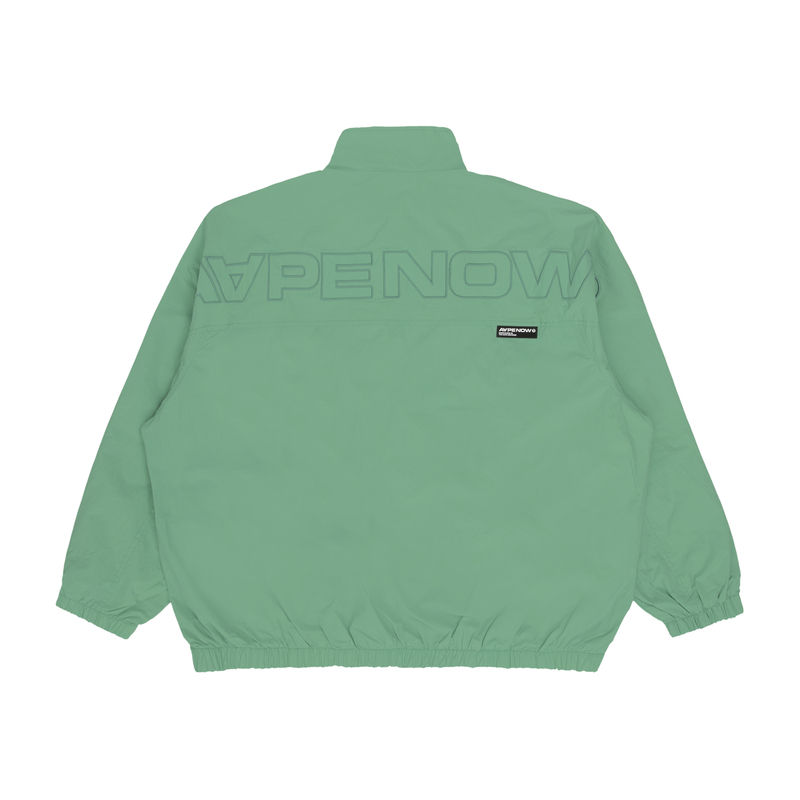 Sizing Aape SS23 Jaket Longgar dengan Logo Ape dan Corak Huruf. AAPLJM7577XXK