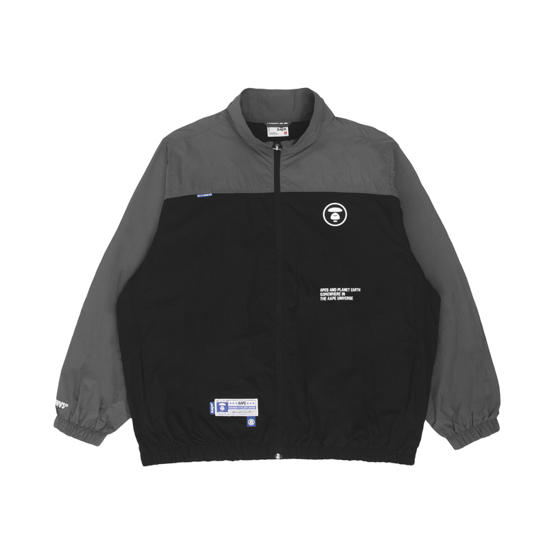 Order Aape SS23 Jaket Lelaki Rekaan Longgar dengan Logo dan Warna Kombinasi. AAPLJM7582XXK