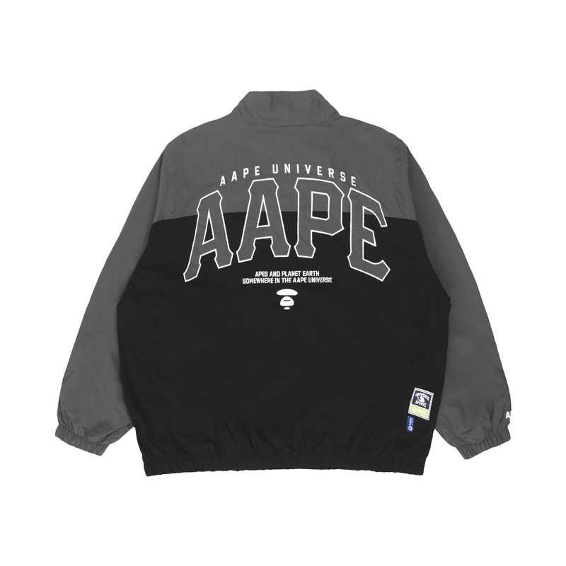 Lookbook Aape SS23 Jaket Lelaki Rekaan Longgar dengan Logo dan Warna Kombinasi. AAPLJM7582XXK