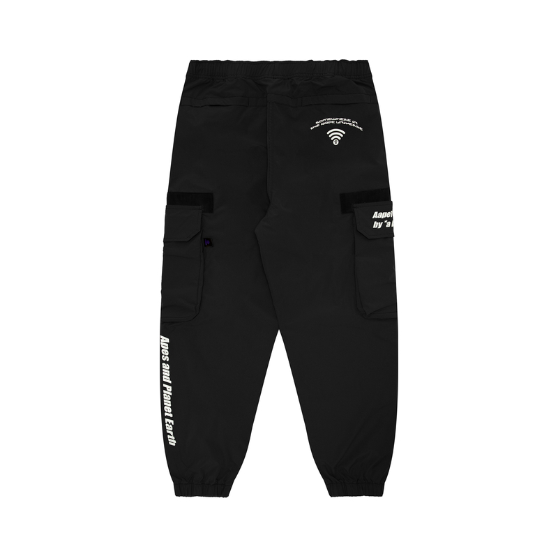 Purchase 아페 SS24 카고 조거 팬츠 - 멀티포켓 디자인과 에이프 로고. AAPPTM6958XXM