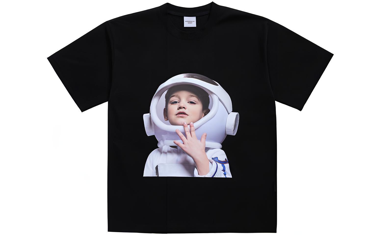 Acmé De La Vie ACME de la Vie ADLV Astronaut Boy Graphic Black Unisex T-Shirt. ADLV-21SS-SSBKBF-AST