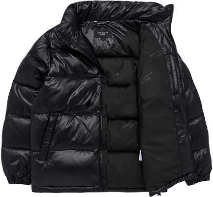 Acmé De La Vie ADLV Jaket Puffer Logo Print Zip-Up Unisex Hitam FW22. ADLV-22FW-OTLOSD-BLK Lookbook Acmé De La Vie ADLV Jaket Puffer Logo Print Zip-Up Unisex Hitam FW22. ADLV-22FW-OTLOSD-BLK