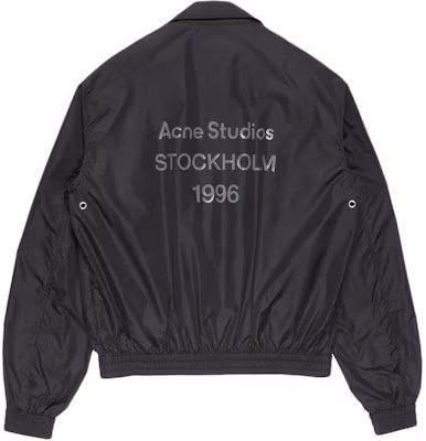Acne Studios 1996 光泽尼龙拉链教练夹克 男女同款 SS26. B90866-900 Buy Acne Studios 1996 光泽尼龙拉链教练夹克 男女同款 SS26. B90866-900