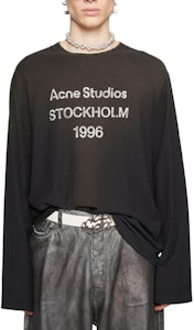 Sudadera Unisex Negra Acne Studios 1996 Oversized Logo Print Crewneck. CL0197-BM0 Lookbook Sudadera Unisex Negra Acne Studios 1996 Oversized Logo Print Crewneck. CL0197-BM0