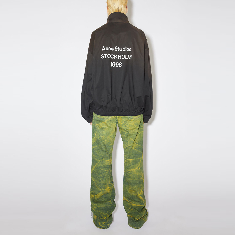 Purchase Acne Studios 1996 FW23 Jaket Hitam Lelaki Logo Zip Kolar Berdiri. B90707-900