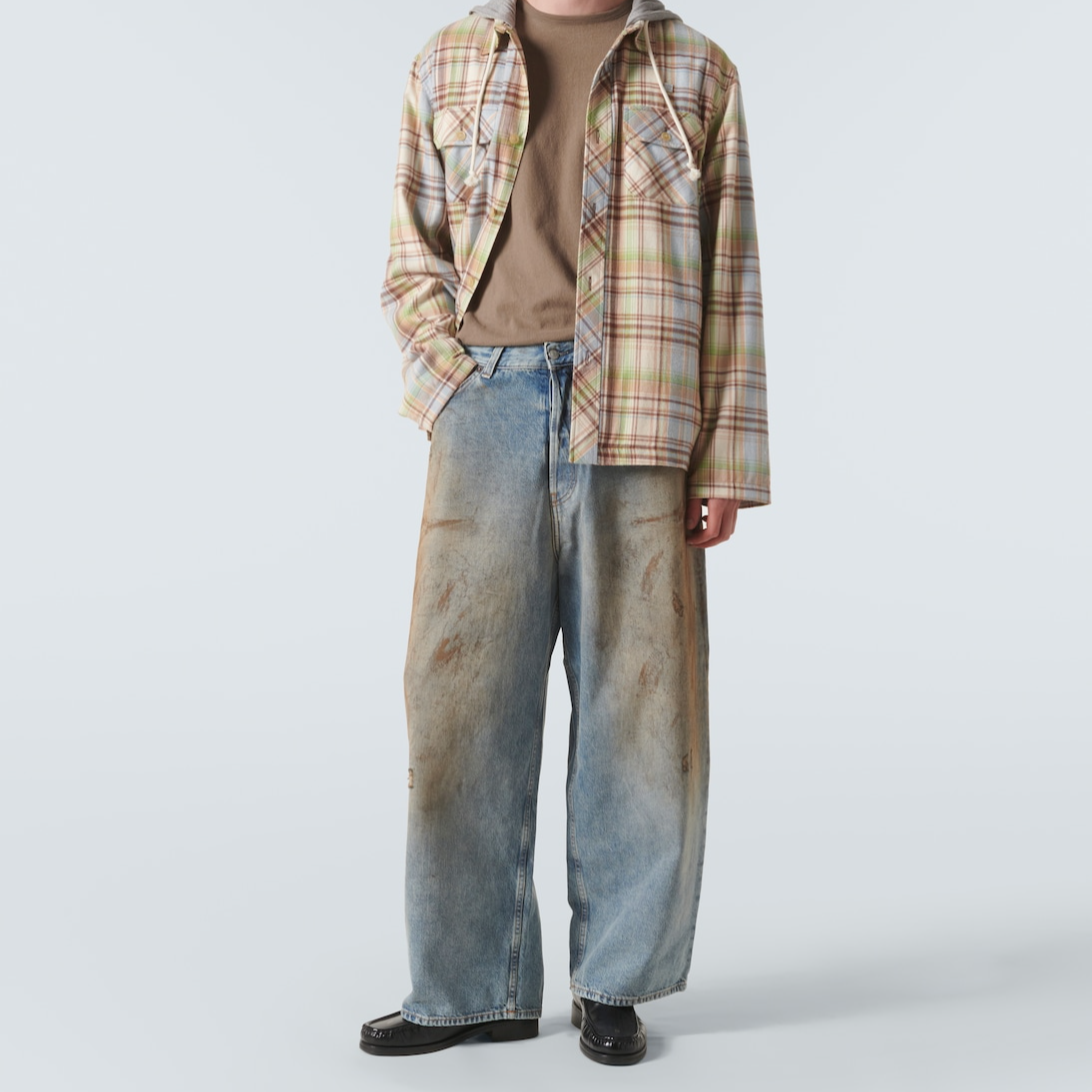 Lookbook Acne Studios Celana Jeans Oversized Fit Ripped Biru 2023M. B00381