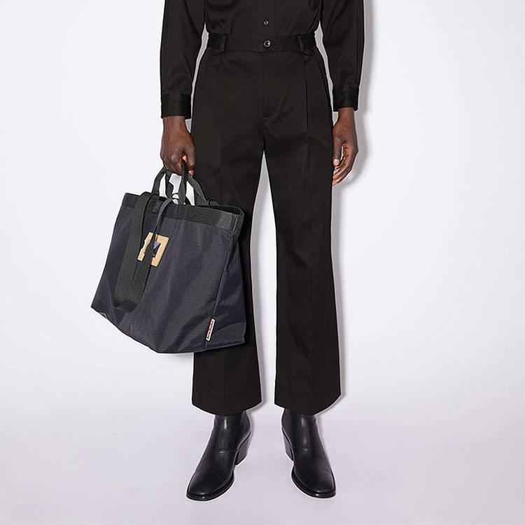 Shop Acne Studios 纯黑色宽松剪裁微喇九分裤 BK0462-900