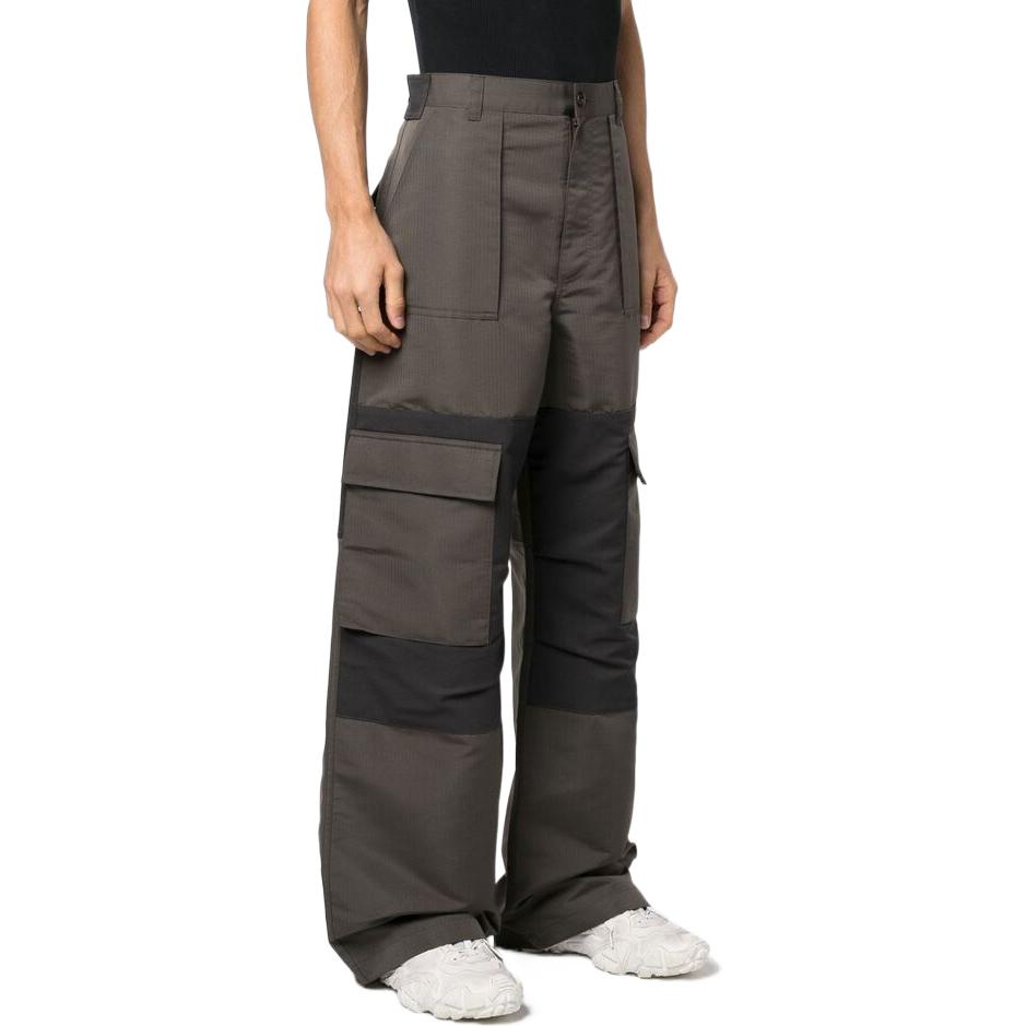Purchase Acne Studios Pantalones Cargo Rectos con Diseño Patchwork Utility. BK0488-ADO