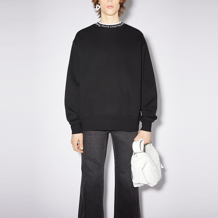 Shop Acne Studios 黑色圓領衛衣，領口飾有字母標誌 BI0078-900