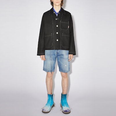 Chaqueta Negra Acne Studios de Sarga con Múltiples Bolsillos y Diseño de Un Solo Botón. B90539-900 Lookbook Chaqueta Negra Acne Studios de Sarga con Múltiples Bolsillos y Diseño de Un Solo Botón. B90539-900