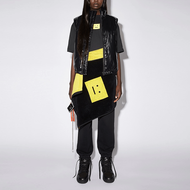 Lookbook Rompi Quilted Glossy Acne Studios FW21 Unisex Hitam. C90070-900