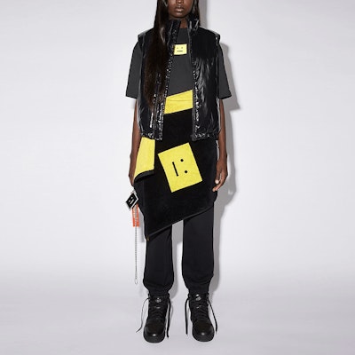 Acne Studios 2021秋冬光面黑色拉链夹棉马甲 男女同款 C90070-900 Lookbook Acne Studios 2021秋冬光面黑色拉链夹棉马甲 男女同款 C90070-900