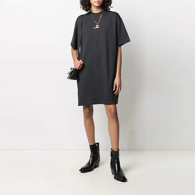 Acne Studios FW21 Logo T-Shirt Short Sleeve Dress Black. A20281-BLACK Lookbook Acne Studios FW21 Logo T-Shirt Short Sleeve Dress Black. A20281-BLACK