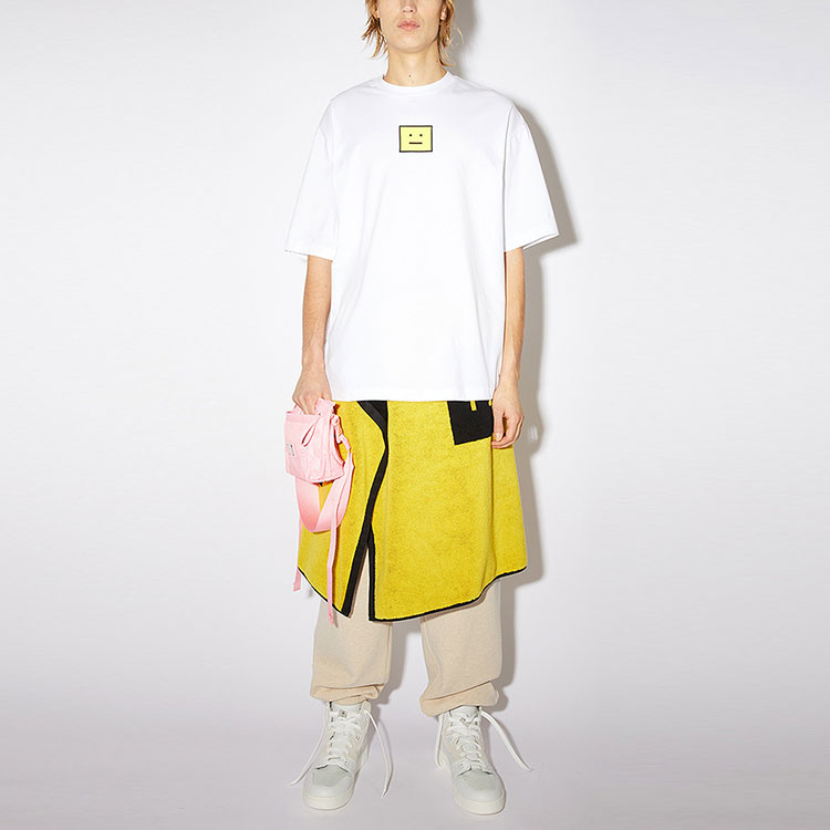 Lookbook Acne Studios 2021秋冬笑脸中性白色T恤。 CL0101-183