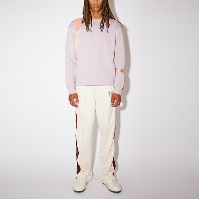 Acne Studios FW21 Smiley Logo Crewneck Sweatshirt Unisex Ungu Muda. CI0089-ADK Lookbook Acne Studios FW21 Smiley Logo Crewneck Sweatshirt Unisex Ungu Muda. CI0089-ADK