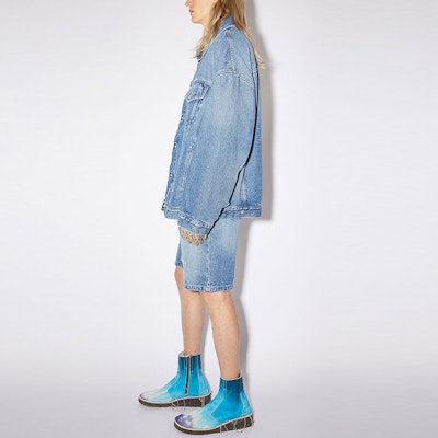 Acne Studios FW21 Unisex Oversized Denim Jacket in Mid Blue. C90077-863 Details for Acne Studios FW21 Unisex Oversized Denim Jacket in Mid Blue. C90077-863
