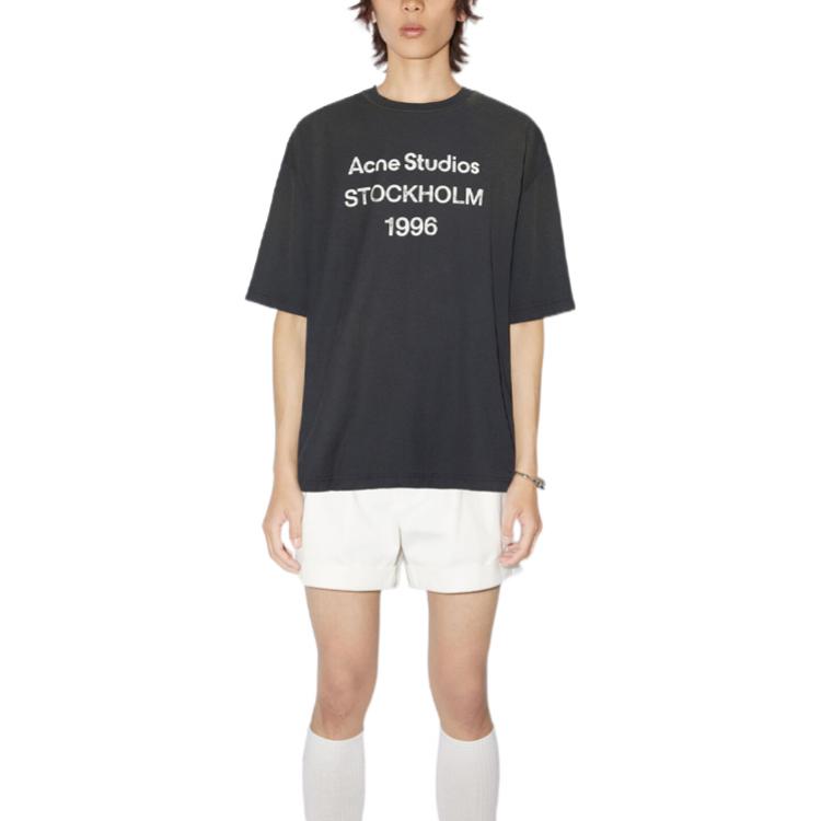 Lookbook Acne Studios FW22 1996 復古Logo印花男女款T恤 淡黑色。 CL0196-BM0