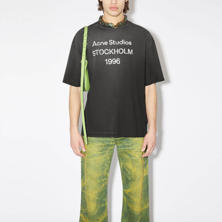 Purchase Acne Studios FW22 1996 復古Logo印花男女款T恤 淡黑色。 CL0196-BM0