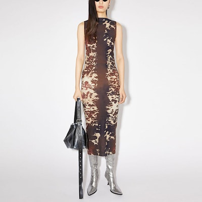 Acne Studios FW23 Coklat Almond Gaun Midi Tanpa Lengan dengan Cetakan Serata A20581-ADS Lookbook Acne Studios FW23 Coklat Almond Gaun Midi Tanpa Lengan dengan Cetakan Serata A20581-ADS