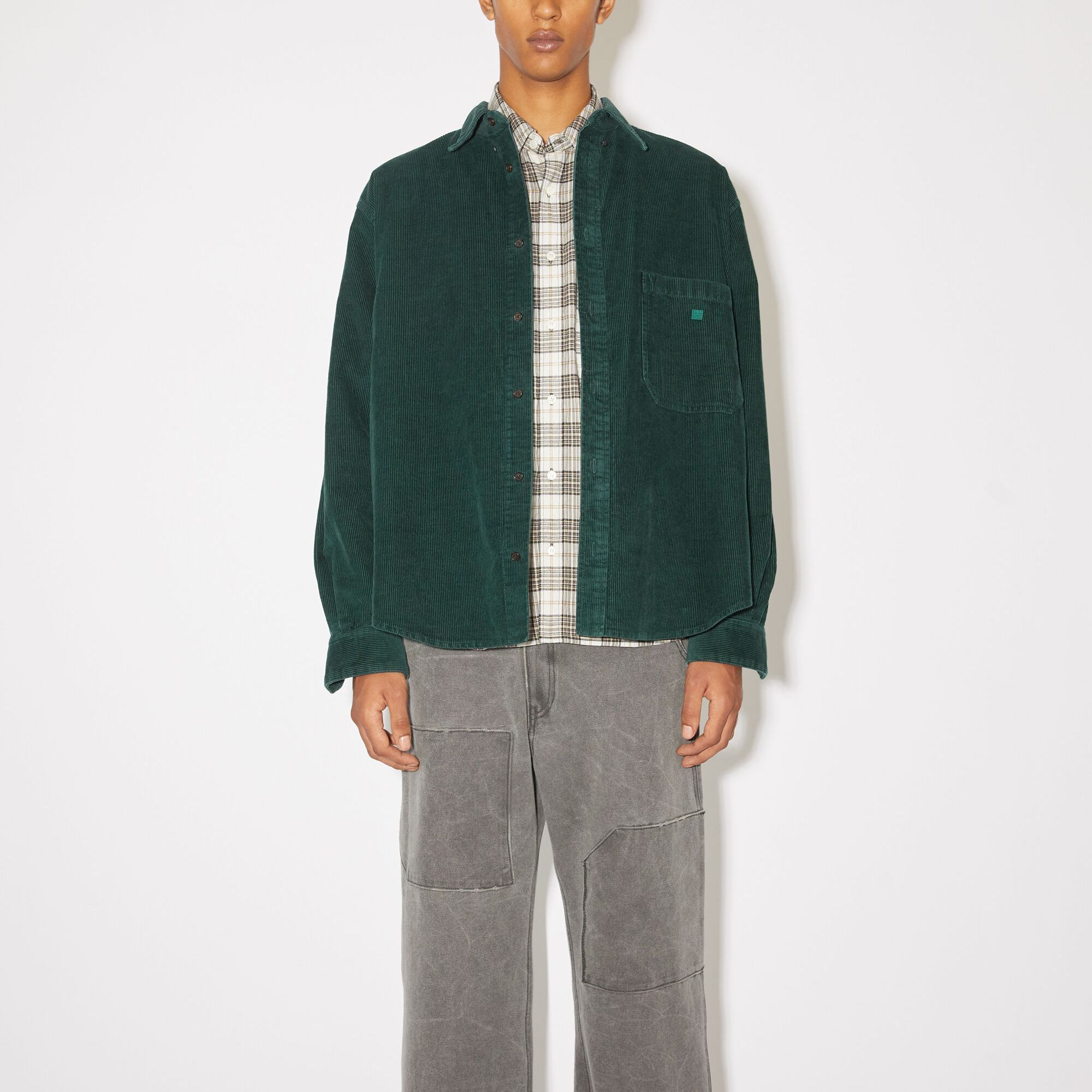 Lookbook Acne Studios FW23 Kemeja Corduroy Oversized Face Unisex Hijau Tua. C90164-DJJ