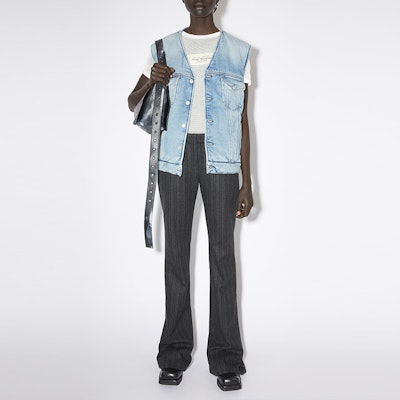 Acne Studios FW23 水洗V領針織背心 中性款 淺藍色 C90152-228 Lookbook Acne Studios FW23 水洗V領針織背心 中性款 淺藍色 C90152-228