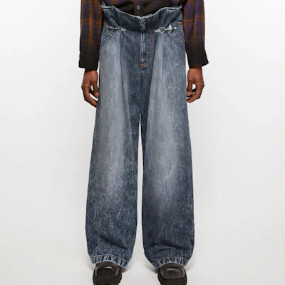 Acne Studios FW24 Jeans Denim Abu-Abu Loose Fit Logo Patch Mid-Rise. BK0619-AA7 Lookbook Acne Studios FW24 Jeans Denim Abu-Abu Loose Fit Logo Patch Mid-Rise. BK0619-AA7