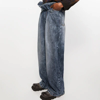 Acne Studios FW24 Jeans Denim Abu-Abu Loose Fit Logo Patch Mid-Rise. BK0619-AA7 Purchase Acne Studios FW24 Jeans Denim Abu-Abu Loose Fit Logo Patch Mid-Rise. BK0619-AA7