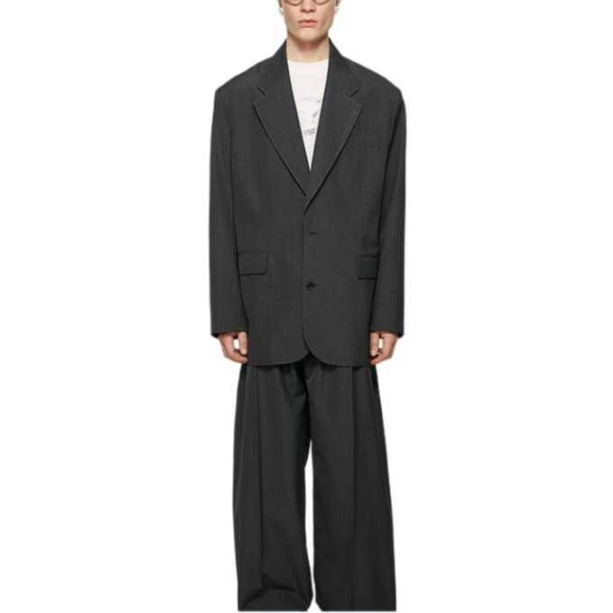 Lookbook Blazer Acne Studios FW24 Hombre de Rayas Holgado Manga Larga Gris Carbón. BH0208-AA2