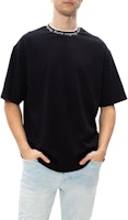 아크네 스튜디오 남성 루즈핏 블랙 로고 넥라인 티셔츠. BL0221-900 Purchase 아크네 스튜디오 남성 루즈핏 블랙 로고 넥라인 티셔츠. BL0221-900