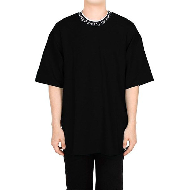 Sizing 아크네 스튜디오 남성 루즈핏 블랙 로고 넥라인 티셔츠. BL0221-900