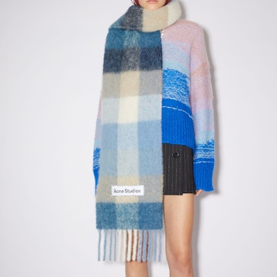 Acne Studios Selendang Bulu Alpaka Rumbai Pelbagai Warna Uniseks Biru. CA0084-cus Shop Acne Studios Selendang Bulu Alpaka Rumbai Pelbagai Warna Uniseks Biru. CA0084-cus