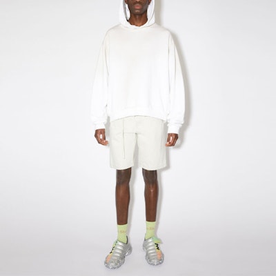 Acne Studios Relaxed Fit Solid Casual Shorts Beige BE0137-BUR Lookbook Acne Studios Relaxed Fit Solid Casual Shorts Beige BE0137-BUR