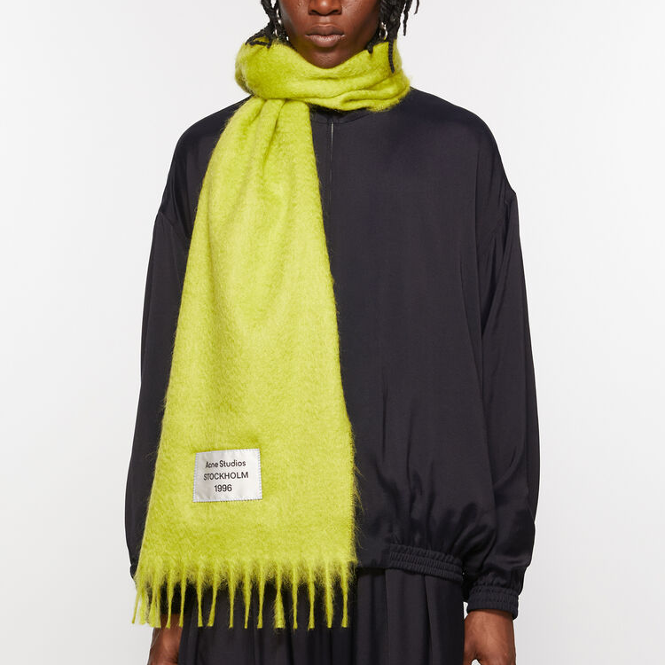 Shop Acne Studios 固體羊駝羊毛尼龍針織圍巾 綠色 男女適用 CA0350AQR