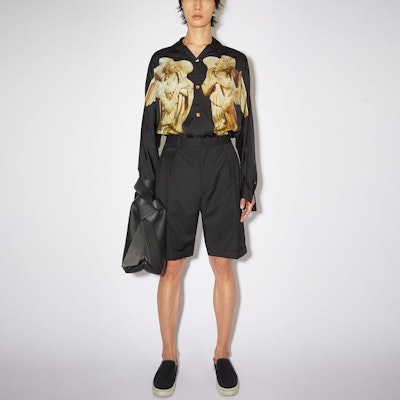 Acne Studios SS22 Black Solid Button Casual Shorts. BE0102-900 Lookbook Acne Studios SS22 Black Solid Button Casual Shorts. BE0102-900