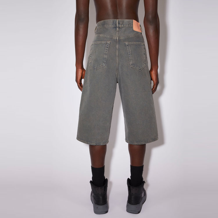 Shop Acne Studios SS22 做旧蓝色牛仔短裤. BE0110-AFY